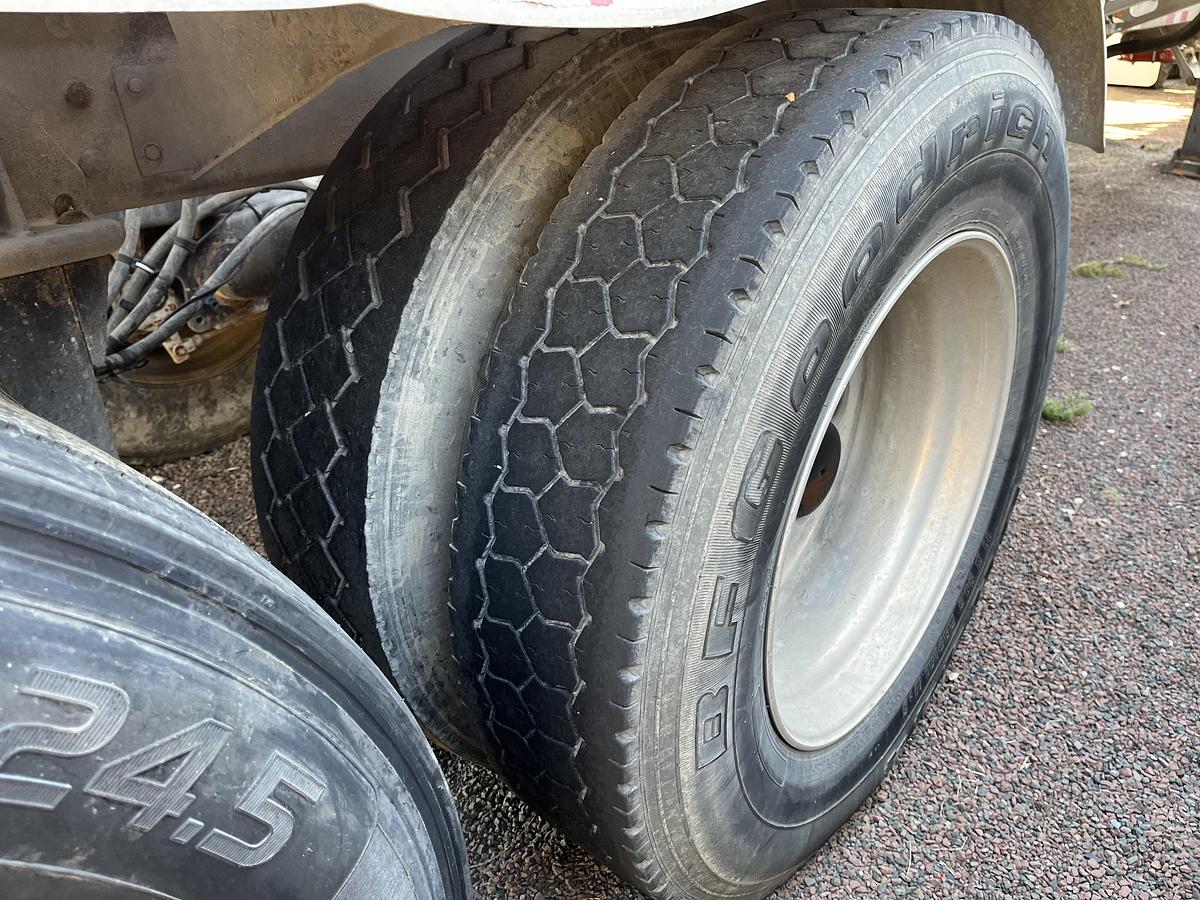 Used 2011 Polar Pneumatic Trailer