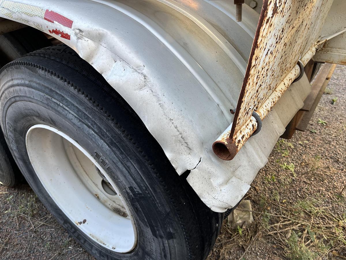 Used 1981 Heil 1040 Pneumatic Trailer