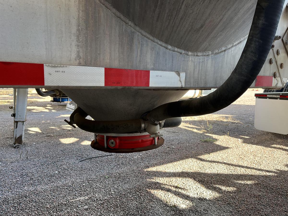 Used 2011 Polar Pneumatic Trailer