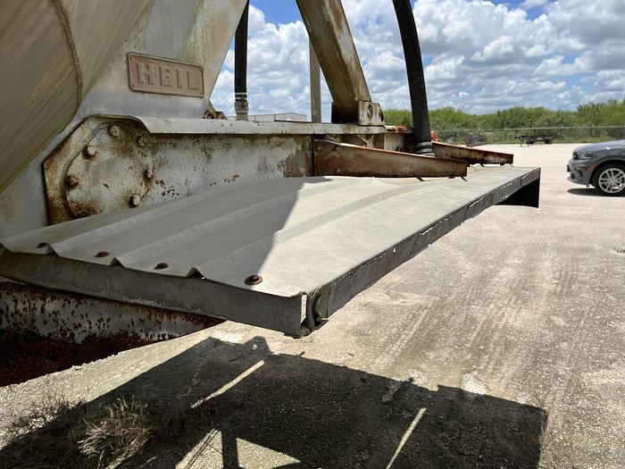 Used 1980 Heil Pneumatic Trailer