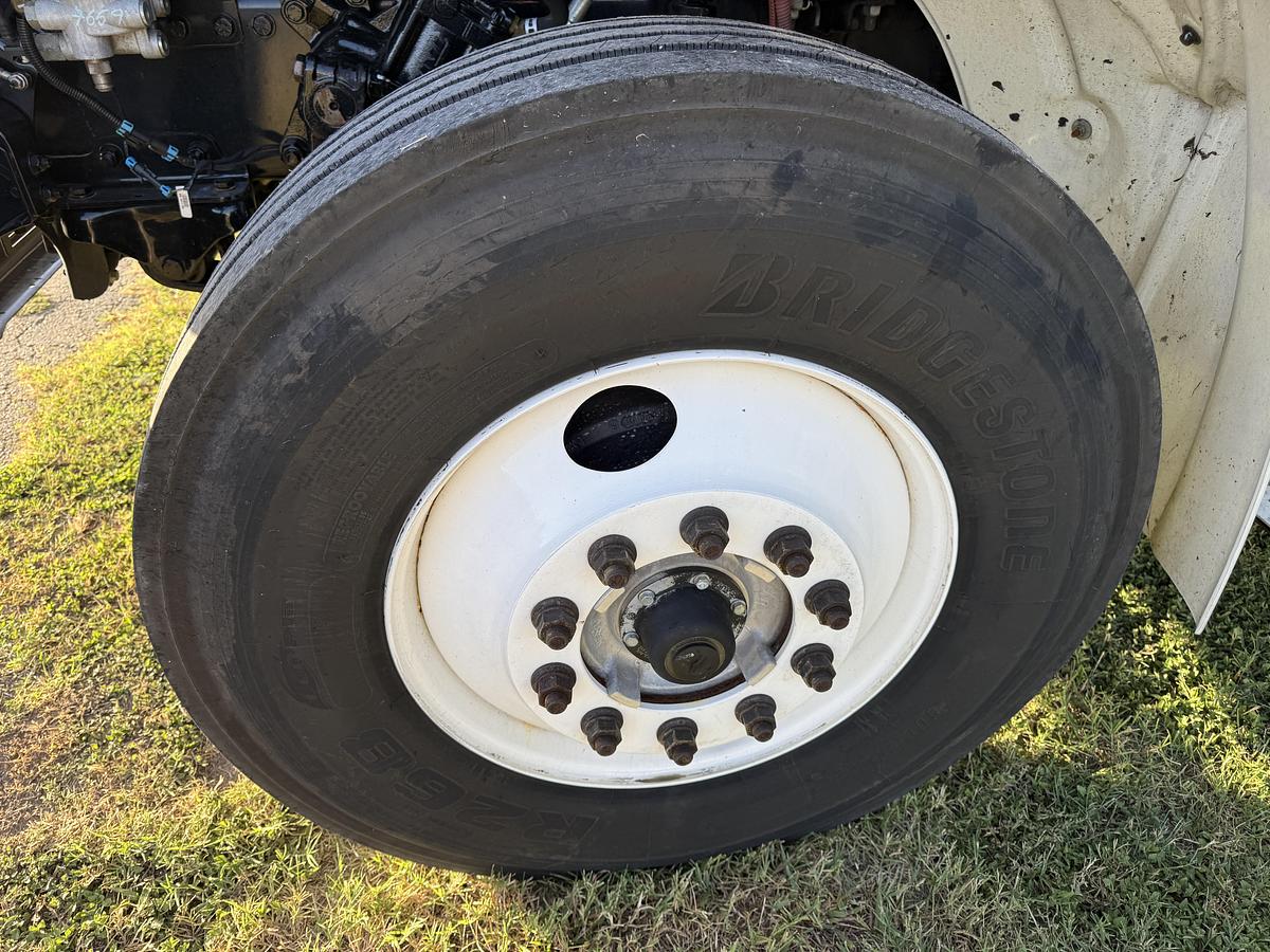 Used 2021 Freightliner 26' M2