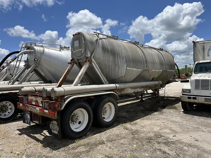 Used 1980 Heil Pneumatic Trailer