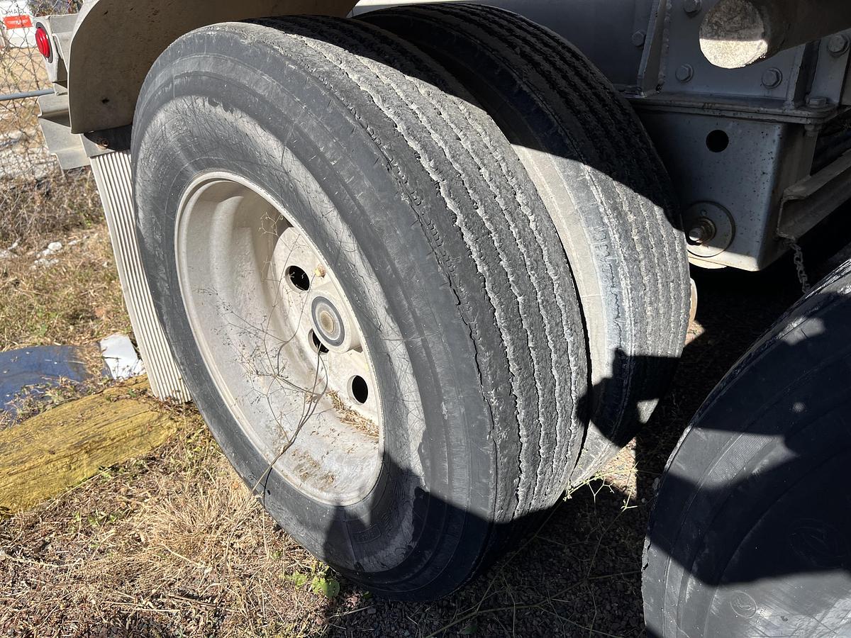 Used 2015 Tytal 1060 Pneumatic Trailer