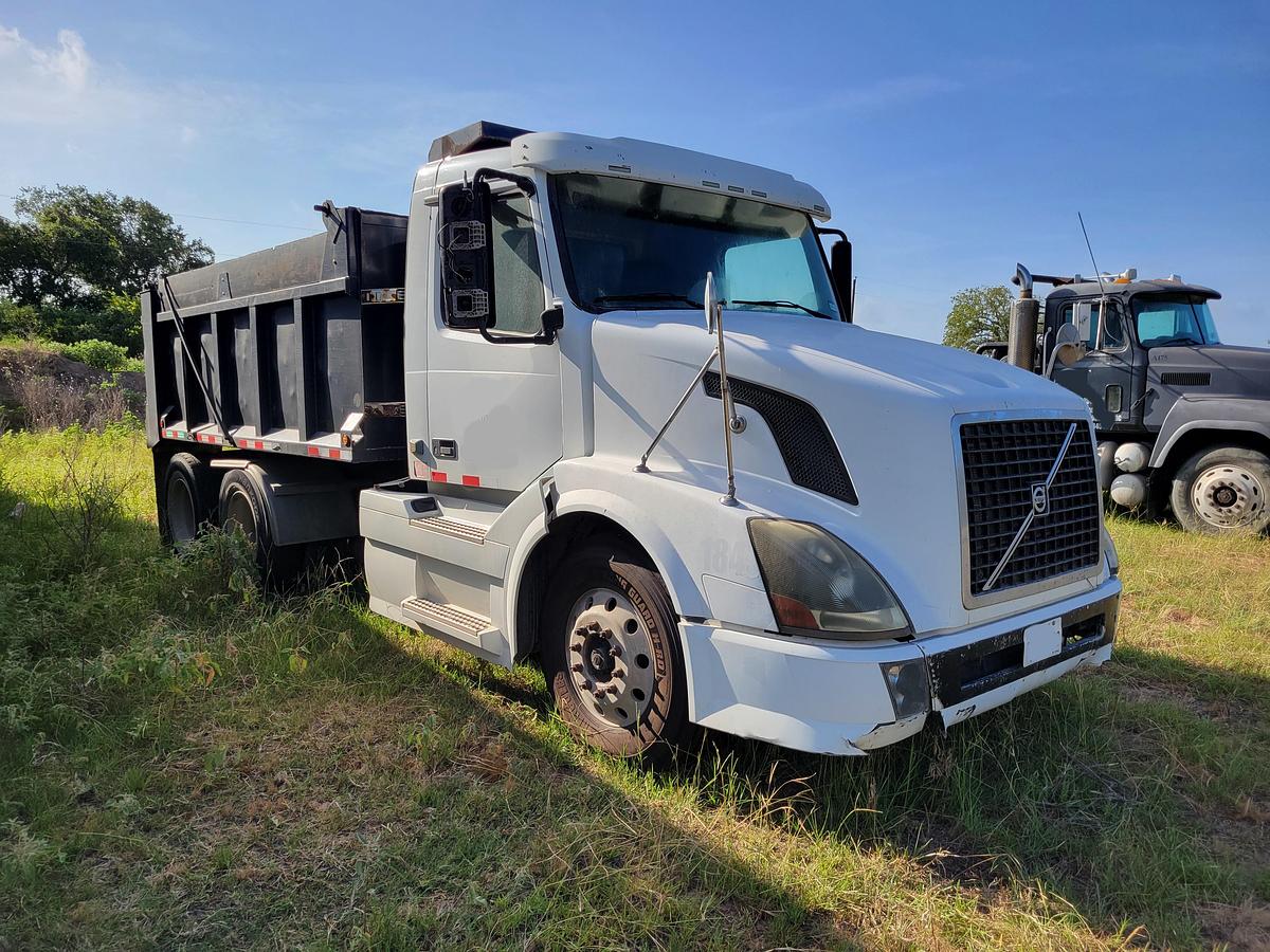 Used 2008 Volvo VNL64T300 Dump Truck