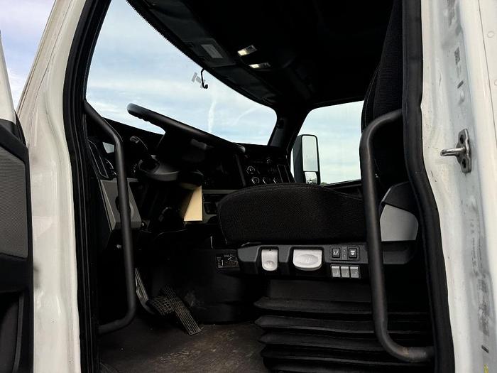 Used 2020 Freightliner PT126 Sleeper