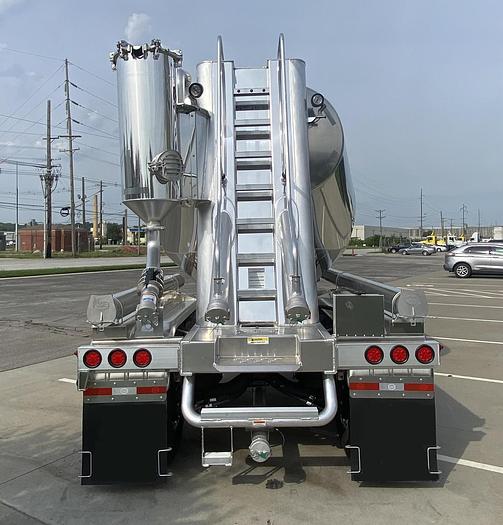 2024 Mac Vacuum Pneumatic Trailer