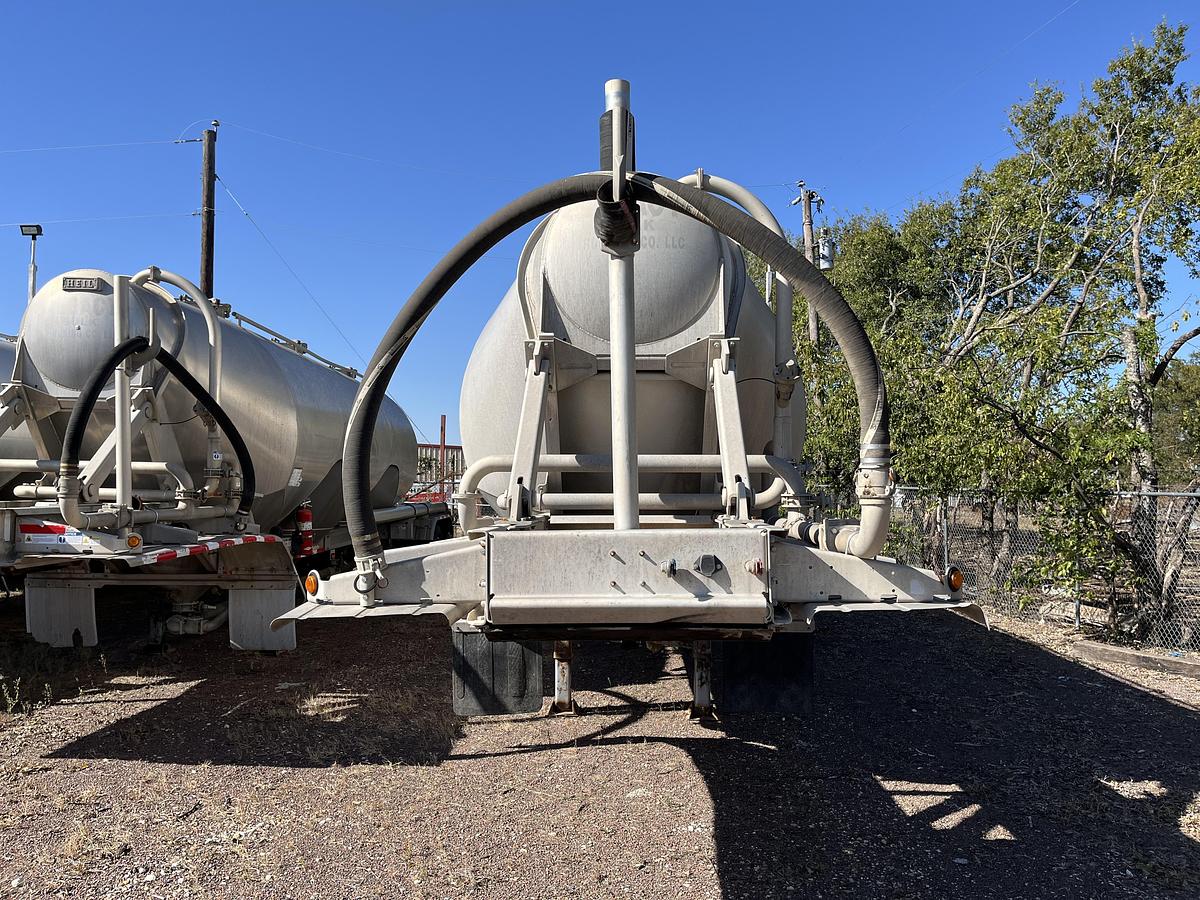 Used 2012 Heil 1040 Pneumatic Trailers