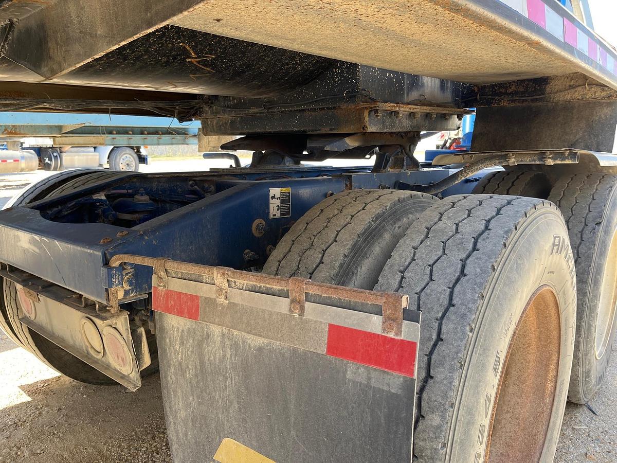 Used 2015 Peterbilt 365 Sleepers