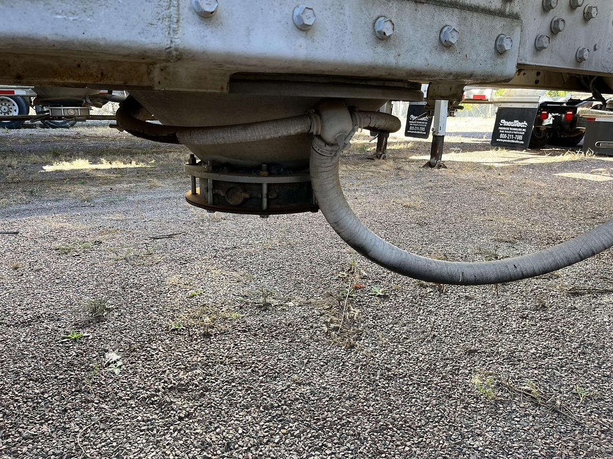 Used 1981 Heil 1040 Pneumatic Trailer