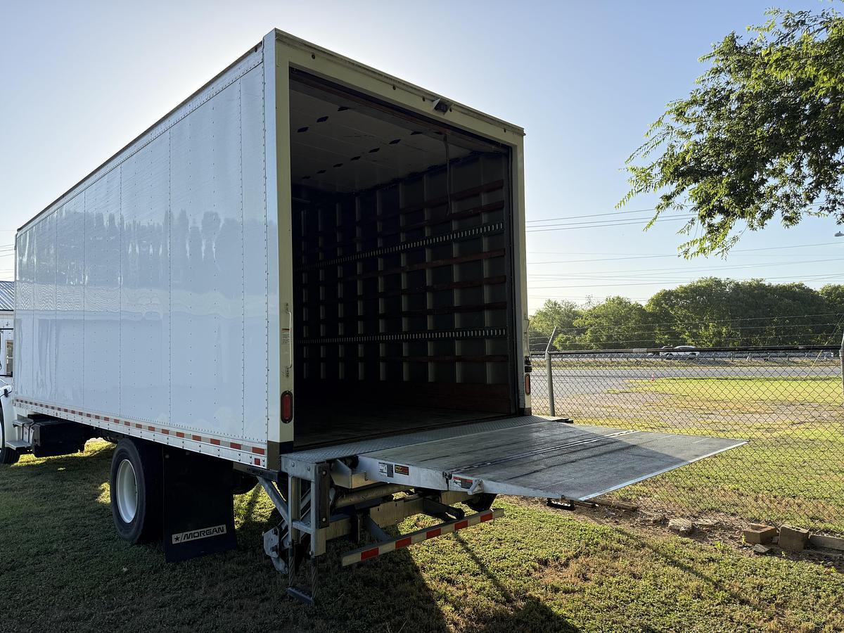 Used 2021 Freightliner 26' M2