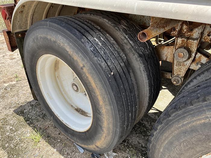 Used 1980 Heil Pneumatic Trailer