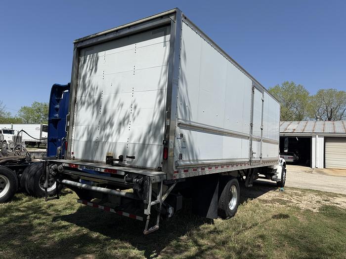 Used 2019 Freightliner 26' M2