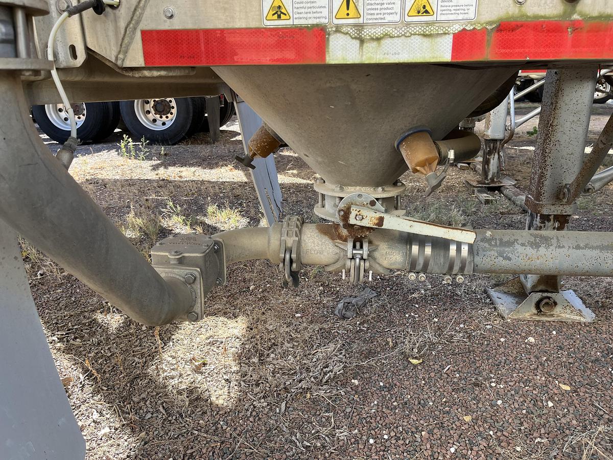 Used 2012 Heil 1040 Pneumatic Trailers