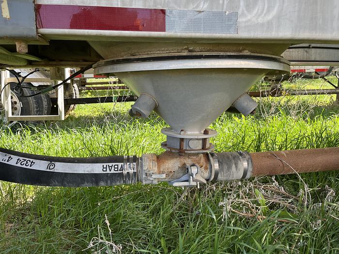 Used 2000 Polar Pneumatic Trailer