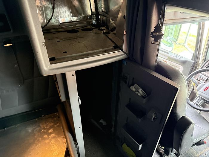 Used 2024 Peterbilt 389