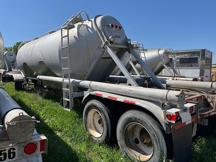 Used 2000 Polar Pneumatic Trailer