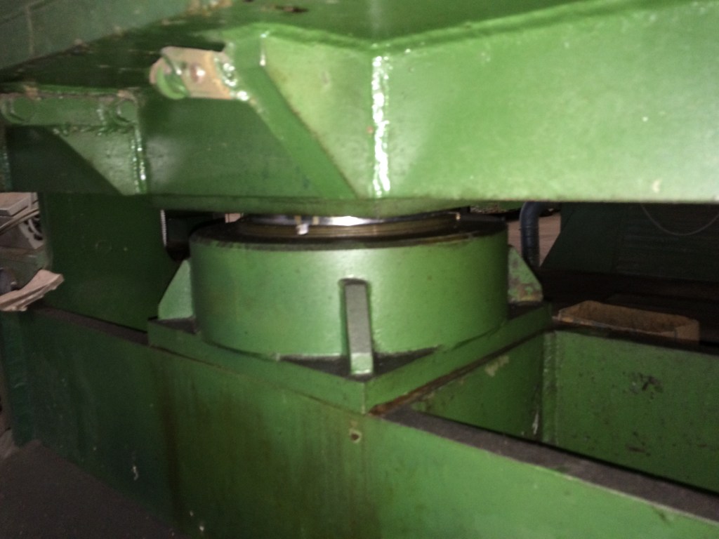 Usato Pressa idraulica mm. 1200×700 h.600