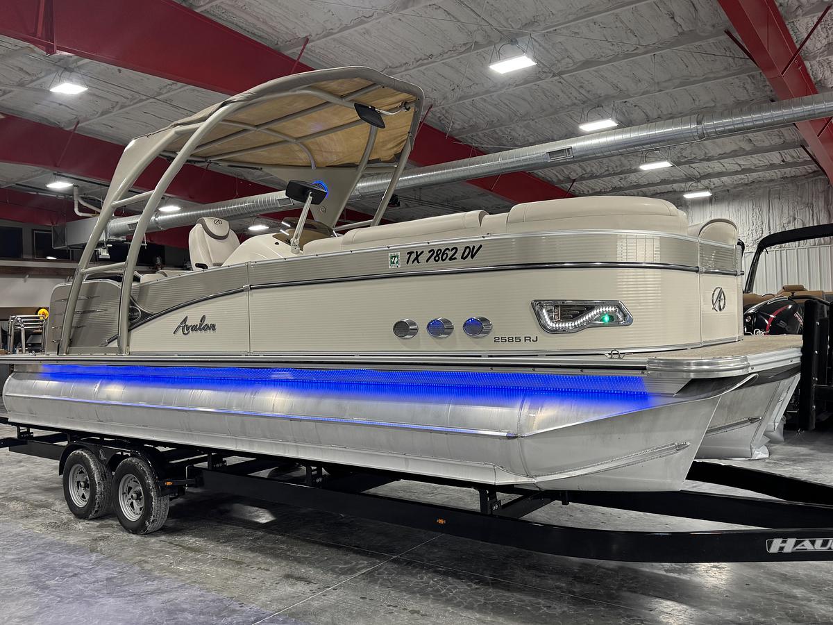 Used 2017 Avalon 2585 Catalina