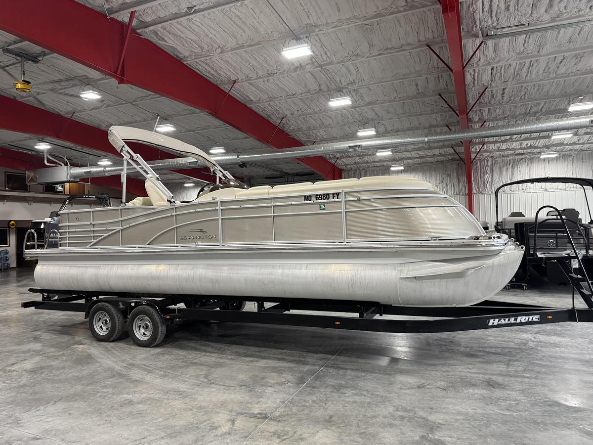 Used 2014 Bennington Q-25