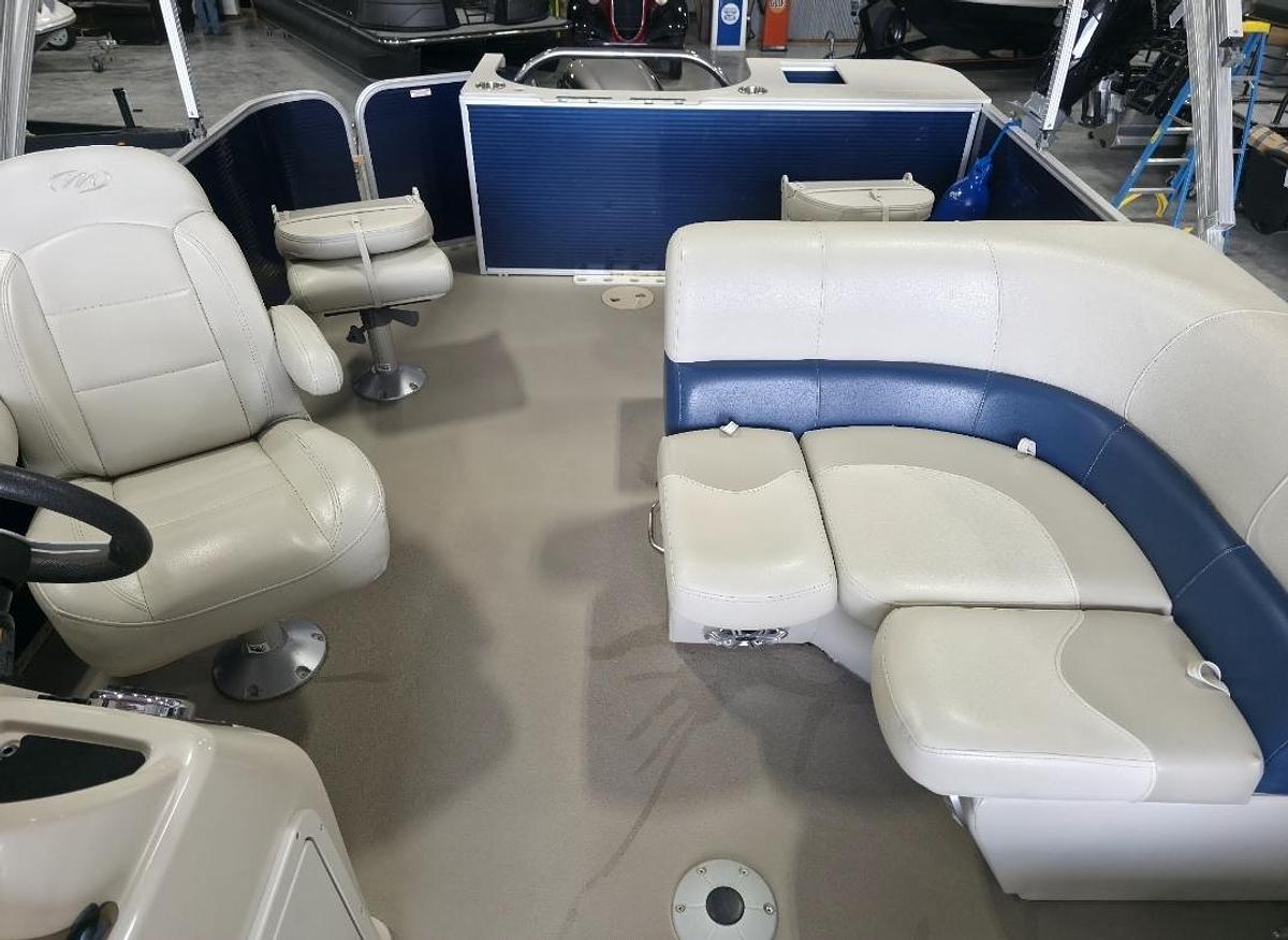 Used 2018 Manitou Aurora 22 LE