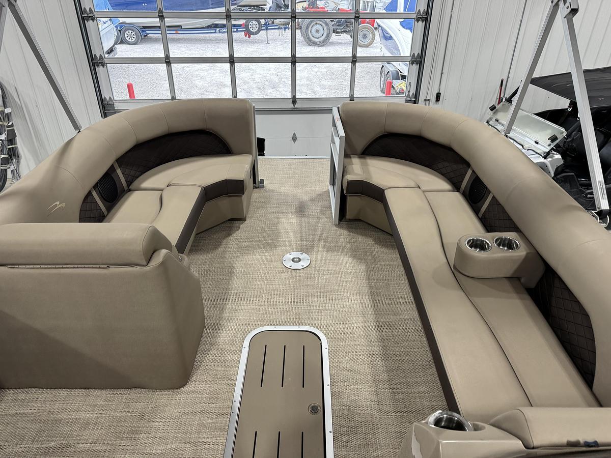 Used 2019 Bennington SX 25