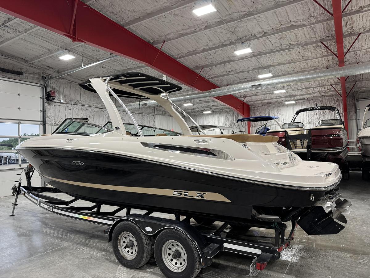 Used 2015 Sea Ray 250 SLX