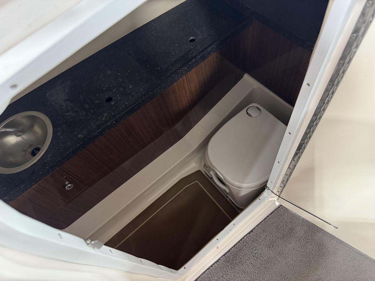 Used 2013 Regal 27 Fasdeck