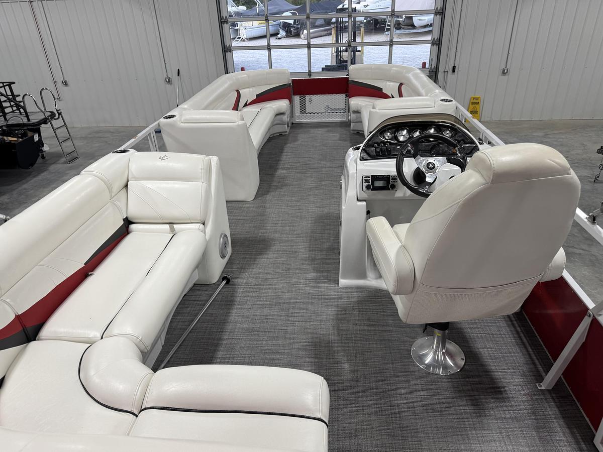 Used 2015 JC Tritoon 241 TT Sport