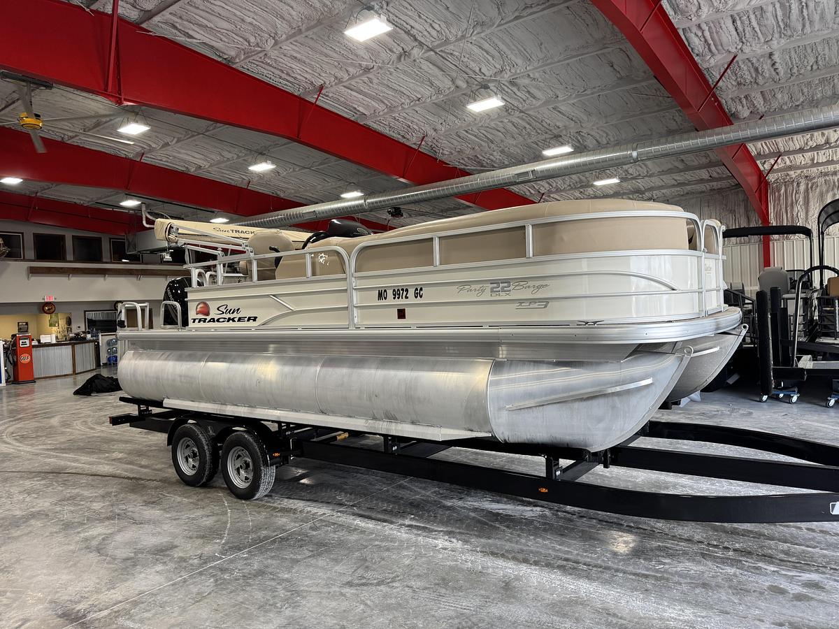 Used 2016 Sun-Tracker 22 Party Barge DLX XP3