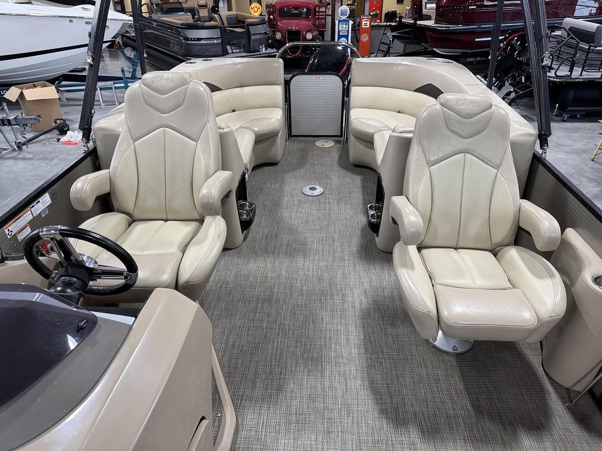 Used 2019 Manitou 250 Encore SHP