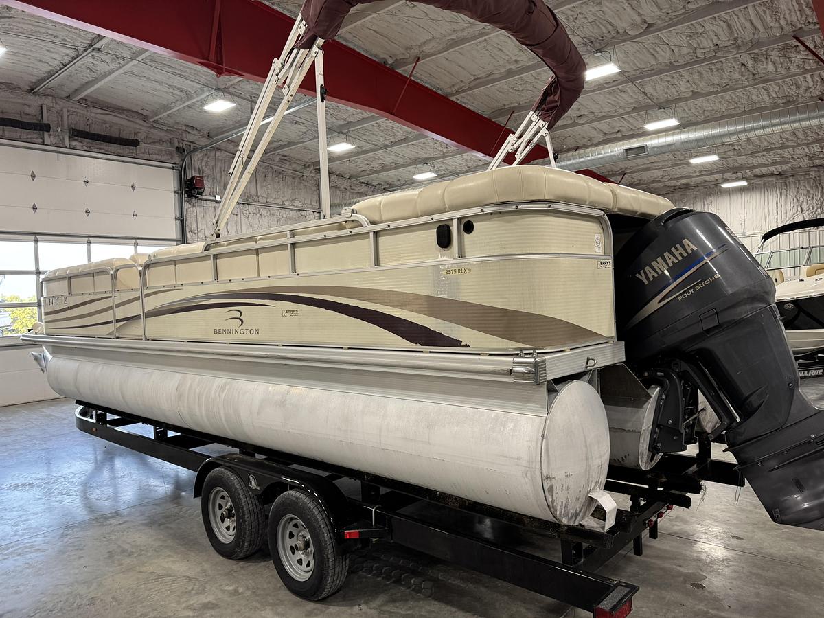 Used 2001 Bennington 2575 RLX