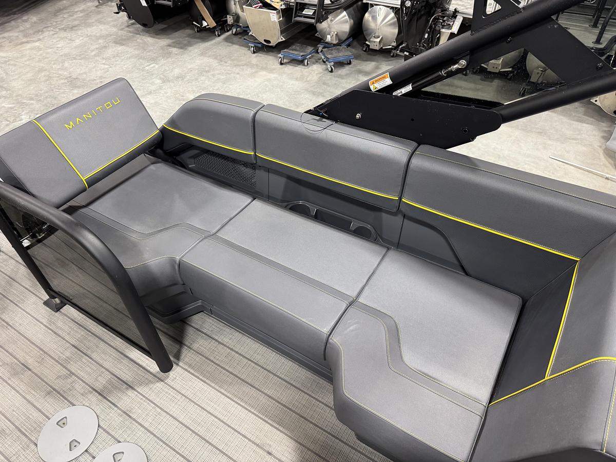 2025 Manitou 24 Explore