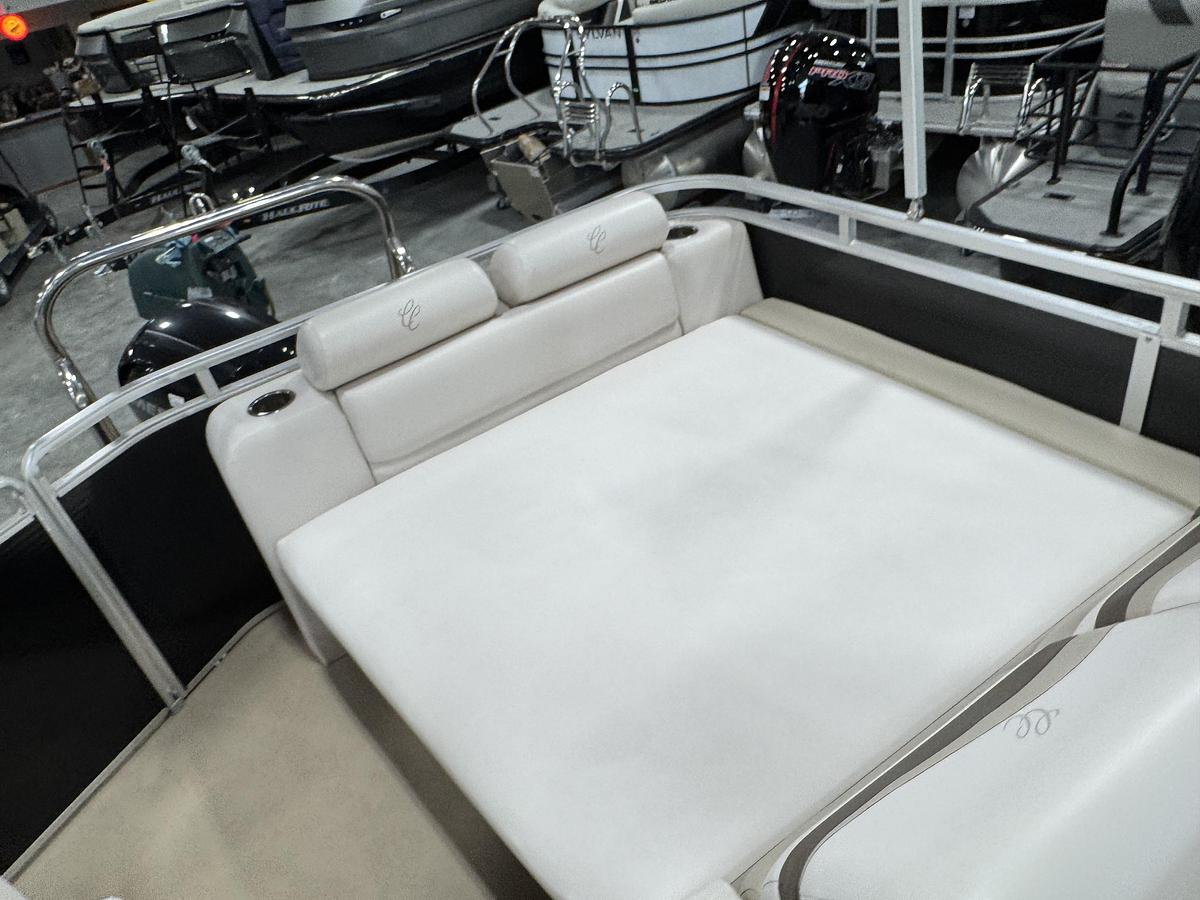 Used 2015 Cypress Cay 250 Sea Breeze