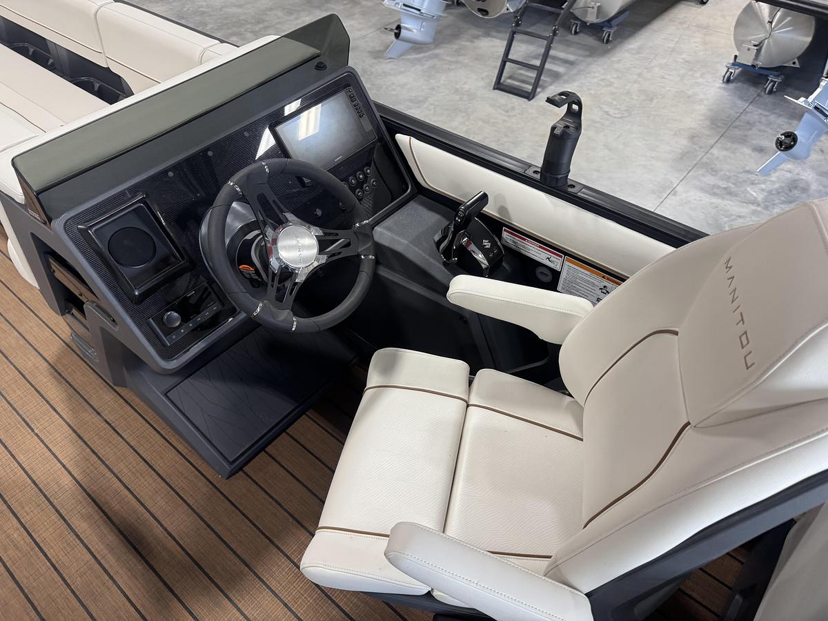 2025 Manitou 26 Explore