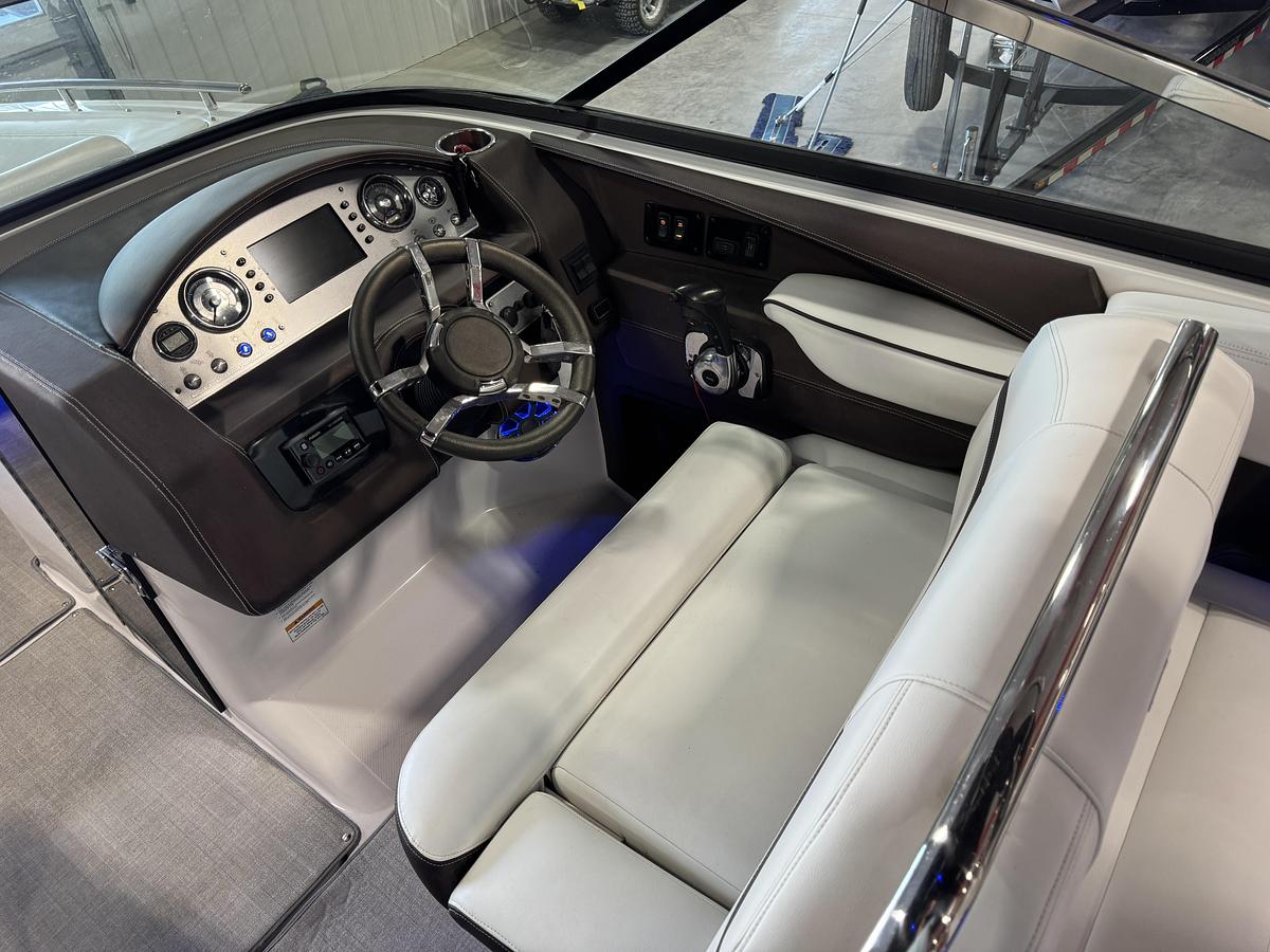 Used 2015 Regal 2800