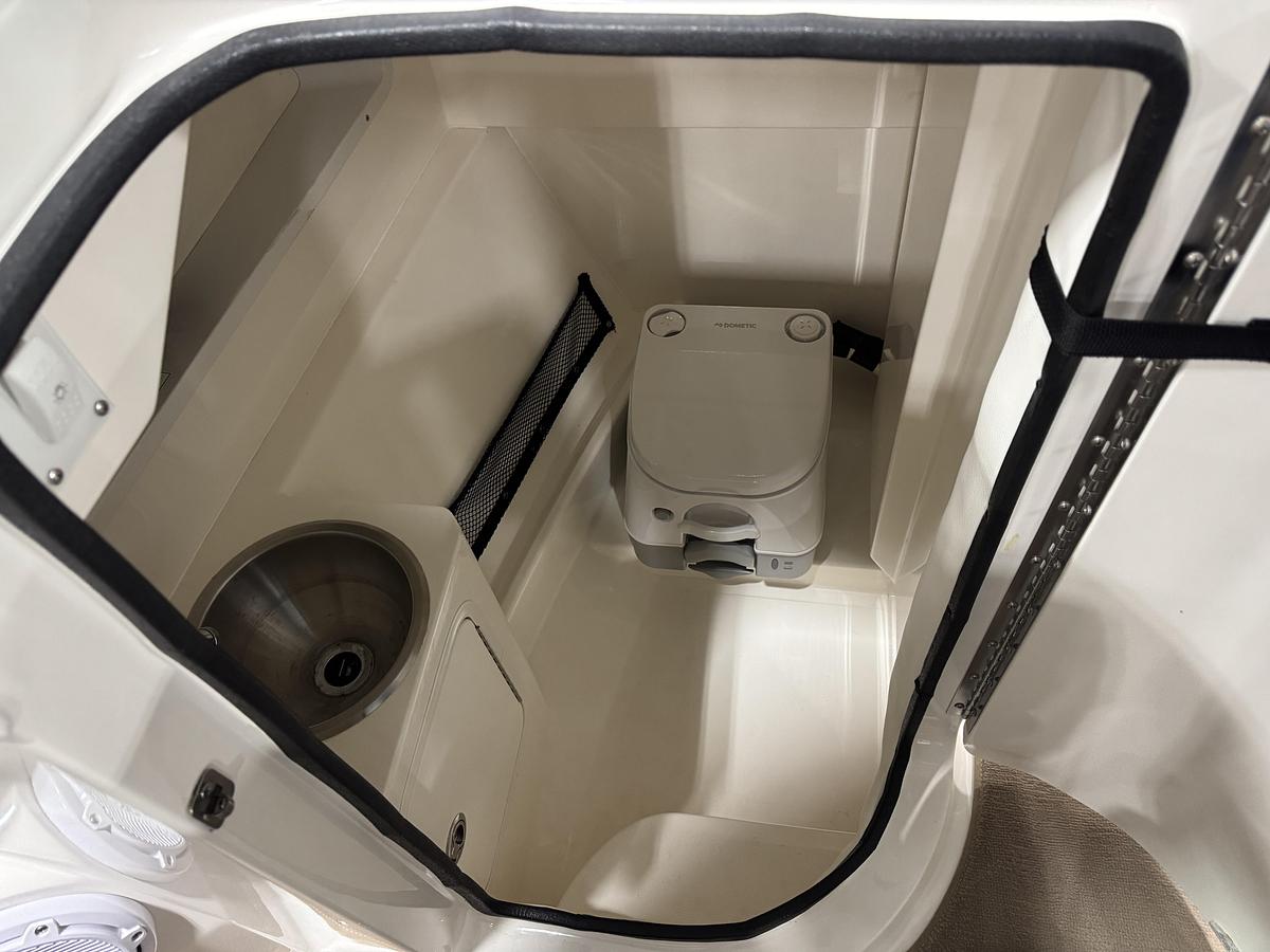 Used 2015 Sea Ray 270 SDX