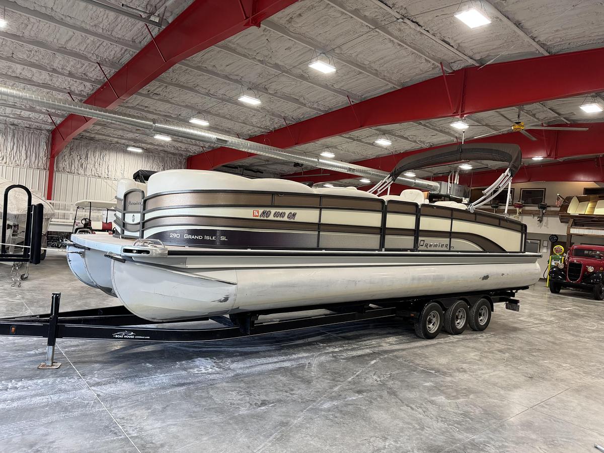 Used 2014 Premier 290 Grand Isle  10' wide