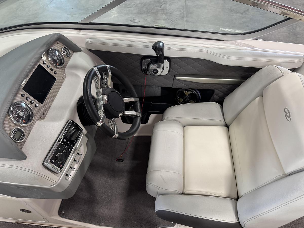 Used 2013 Regal 27 Fasdeck