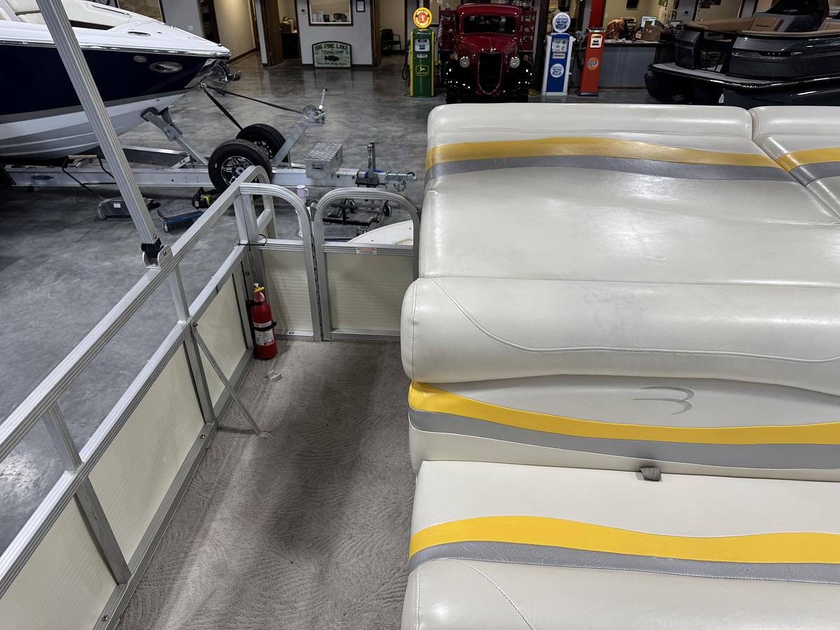 Used 2006 Bennington R-2575