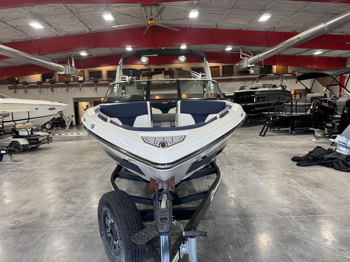 Used 2019 Mastercraft XT 25