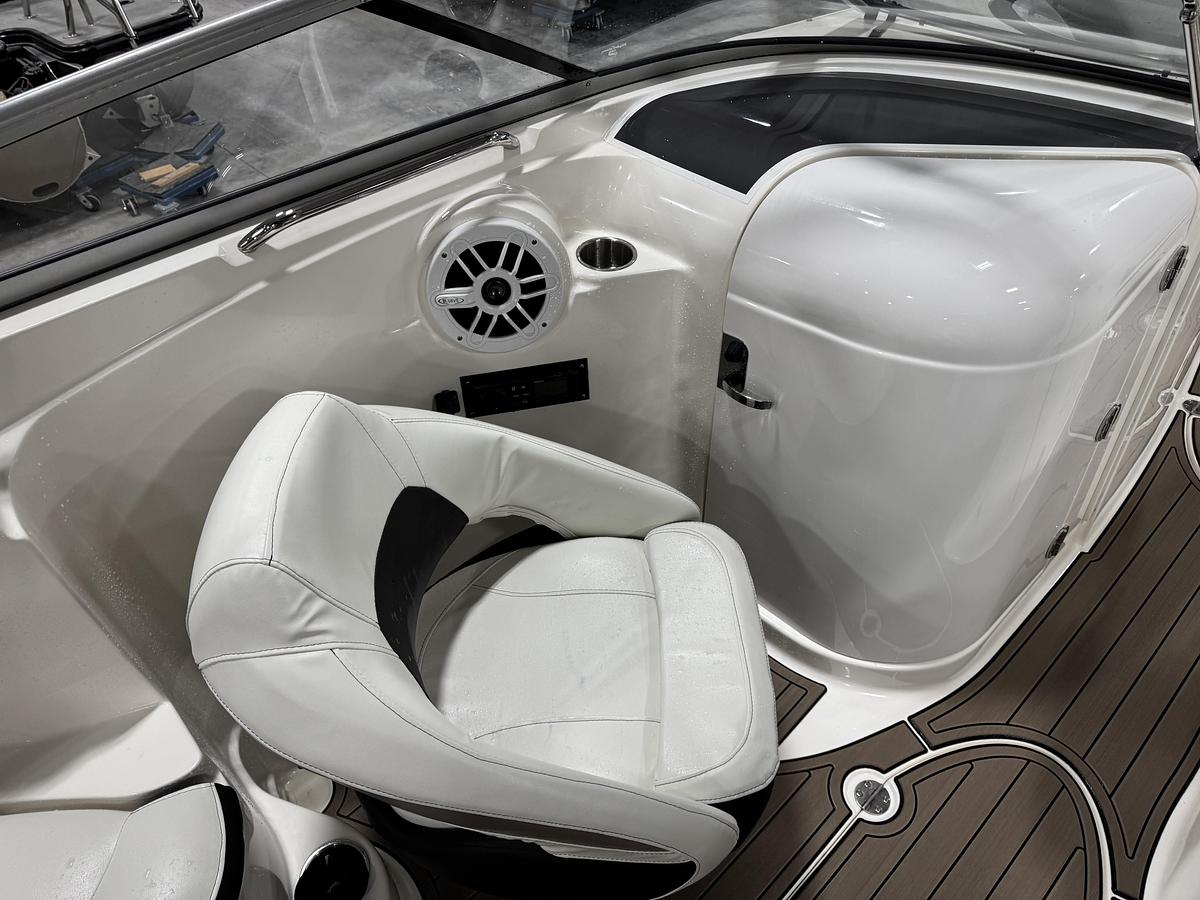 Used 2012 Larson 288 LXI