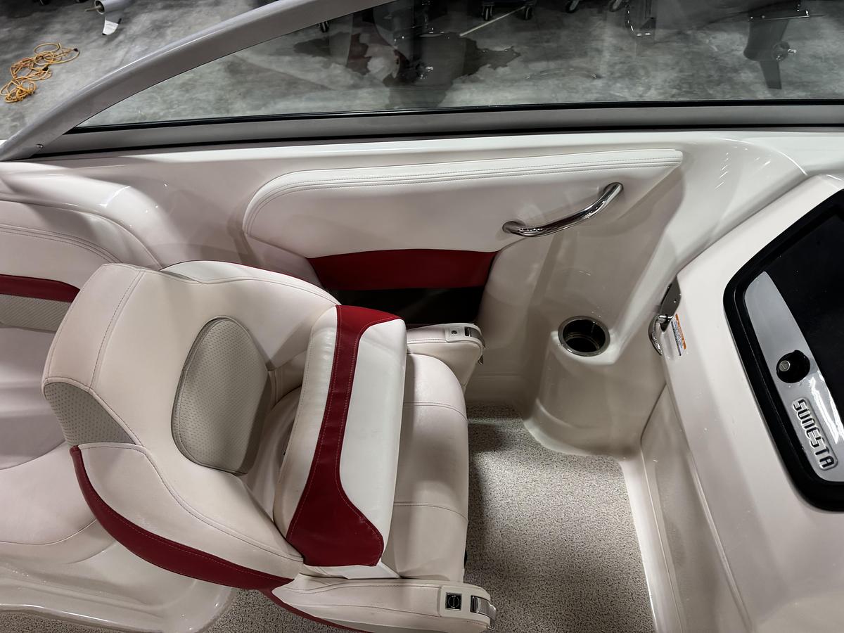 Used 2009 Chaparral 264 Sunesta