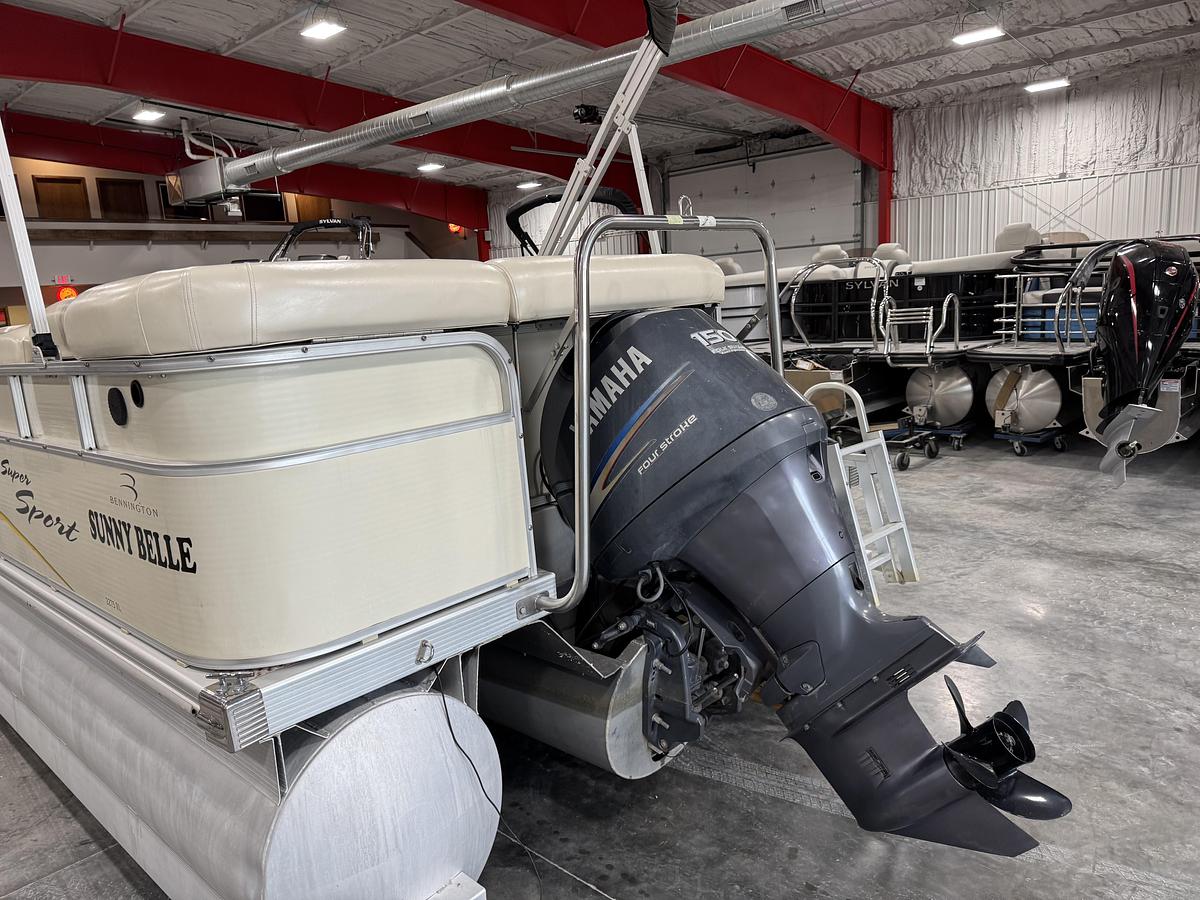 Used 2005 Bennington 2275 RL