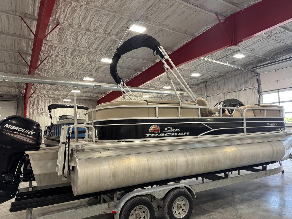 Used 2018 Sun-Tracker 22 Party-Barge DLX XP-3