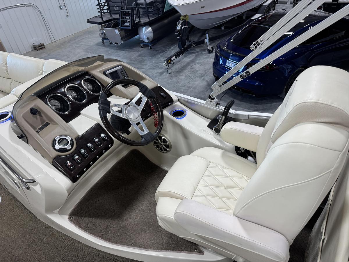 Used 2014 Bennington Q-25