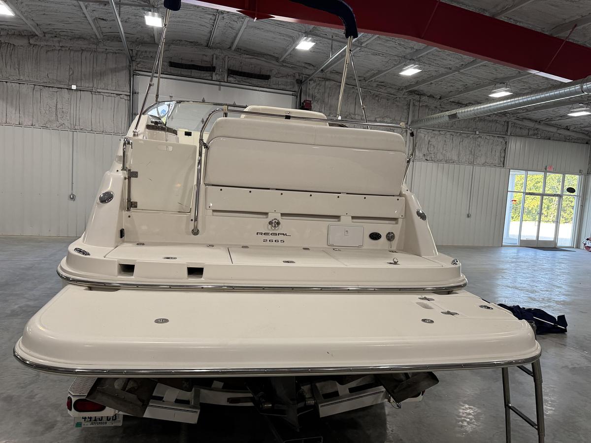 Used 2005 Regal 2665 Commodore