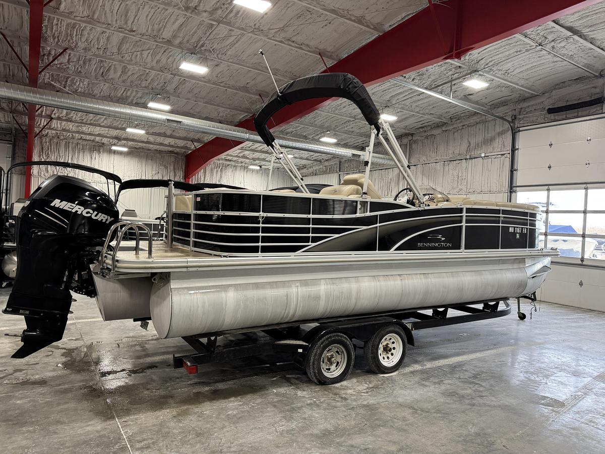 Used 2010 Bennington 2250 RCW