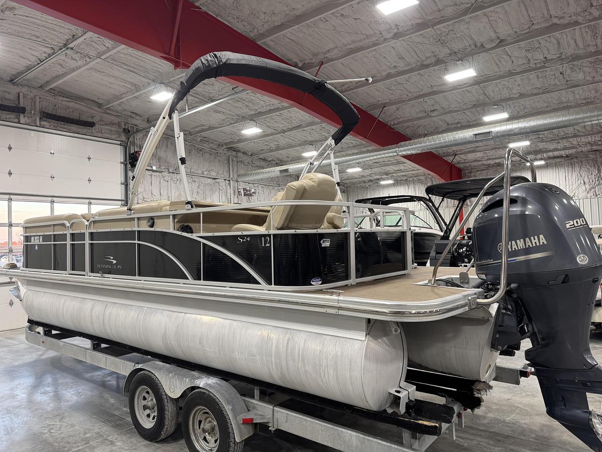 Used 2014 Bennington S 24