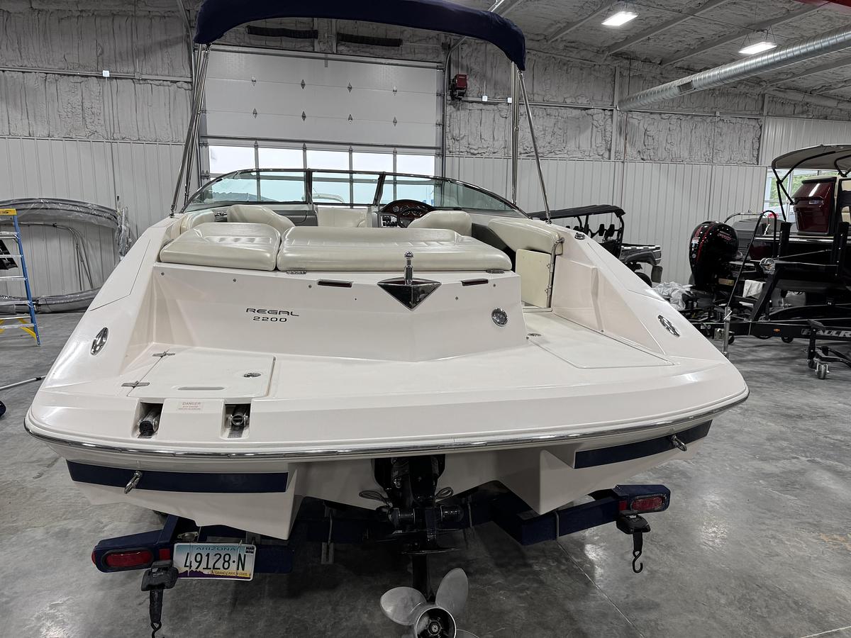 Used 2004 Regal 2200 LSR