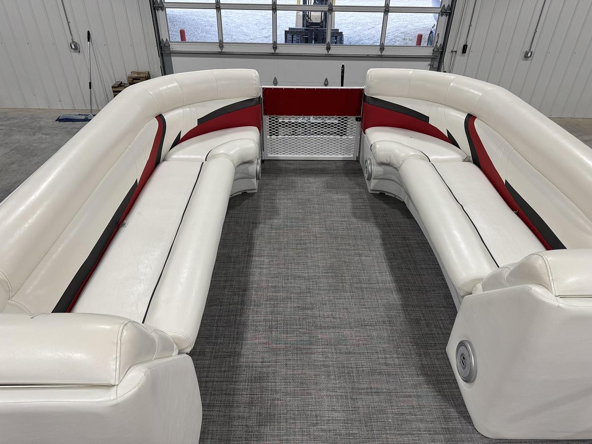 Used 2015 JC Tritoon 241 TT Sport